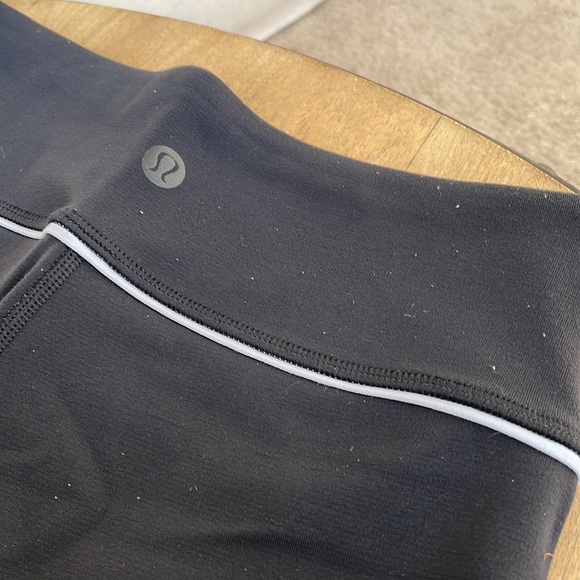 Lululemon Wunder Under Crop Mid-Rise Black with Reflective Stripe - Picture 3 of 9